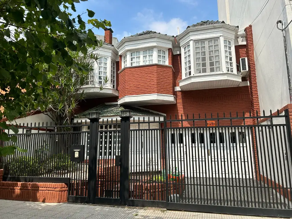 Casa En Venta En Villa Devoto 4 Ambientes Con Pileta Climatizada