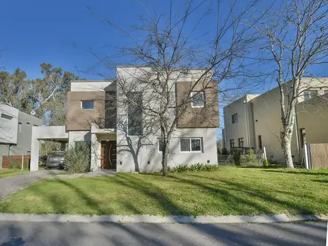 Casa en Venta - 3 dormitorios - USD 345.000