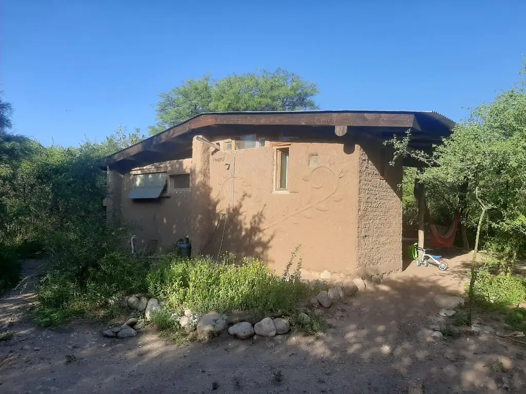 Vendo casa ecológica de adobe, lote de 2.000 m² en las Vertientes, San Marcos Sierras