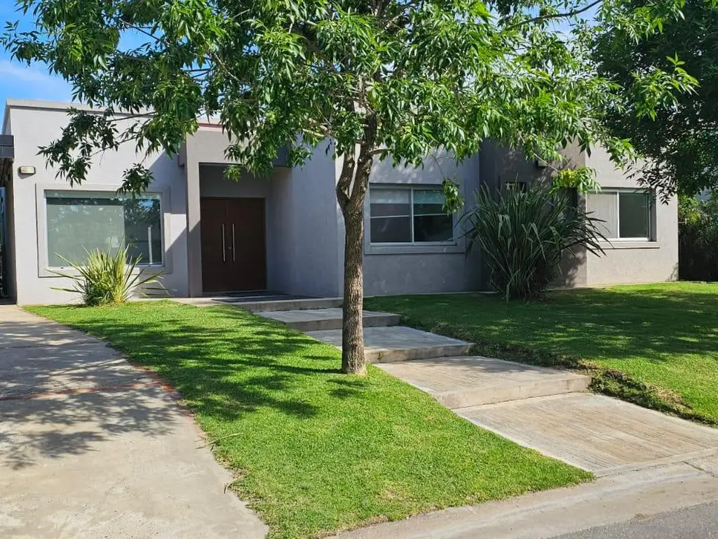 Casa en Alquiler Temporario en Barrio Santa Guadalupe, Pilar Del Este