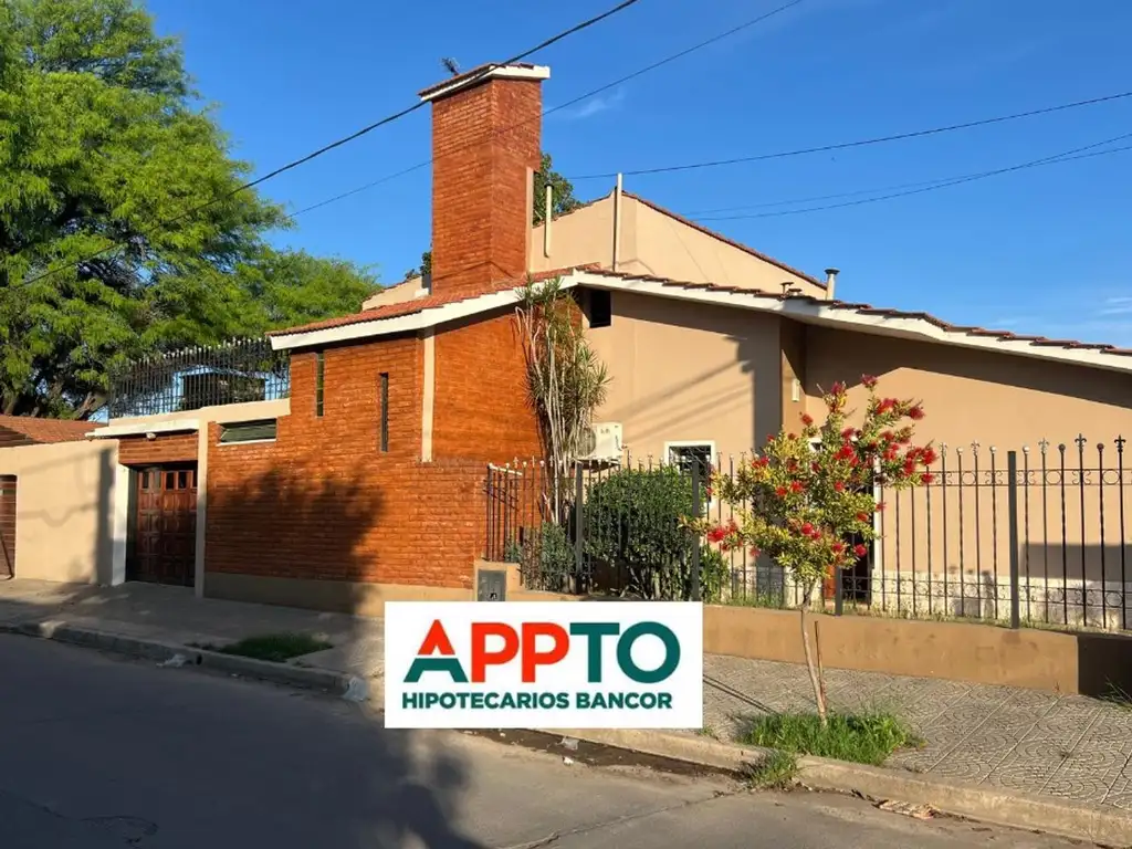 Casa 3 dorm. Barrio Empalme. Apto Bancor