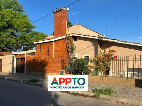 Casa 3 dorm. Barrio Empalme. Apto Bancor