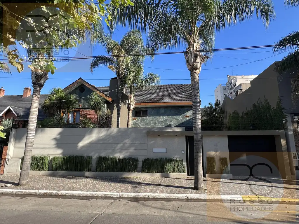 Casa de Primera Categoría en el Centro de Ramos Mejía