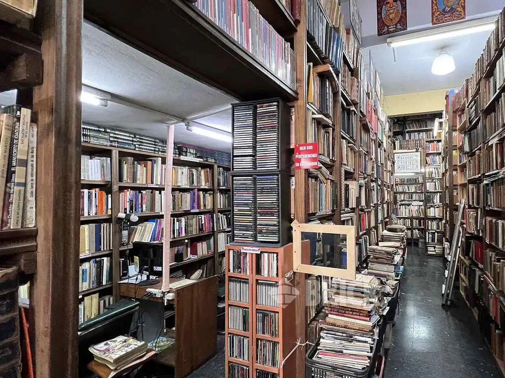 LOCAL A LA CALLE SIN EXPENSAS EN BOYACA AL 1500 - 160 M2 HOY LIBRERIA