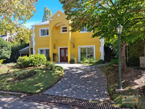 Casa en Venta 5 Ambientes con Pileta en Septiembre! - Foto 0