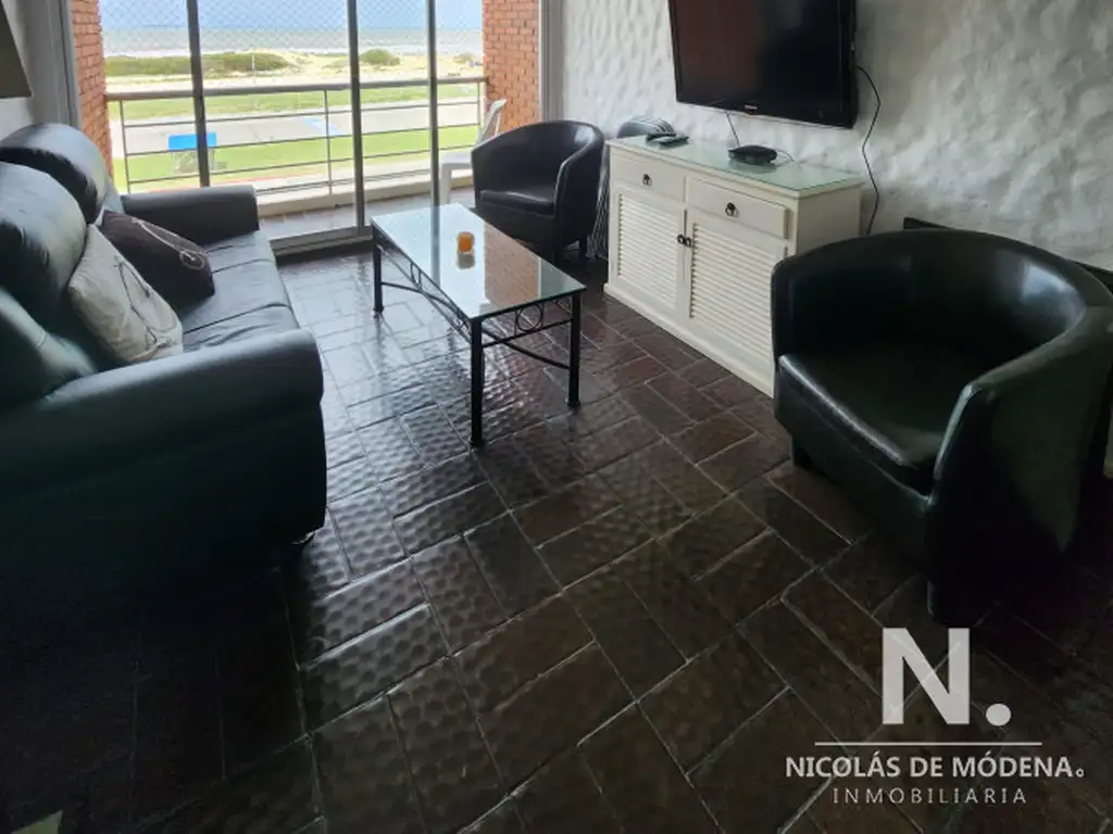 Apartamento de 3 dormitorios frente a la Brava. Punta del Este