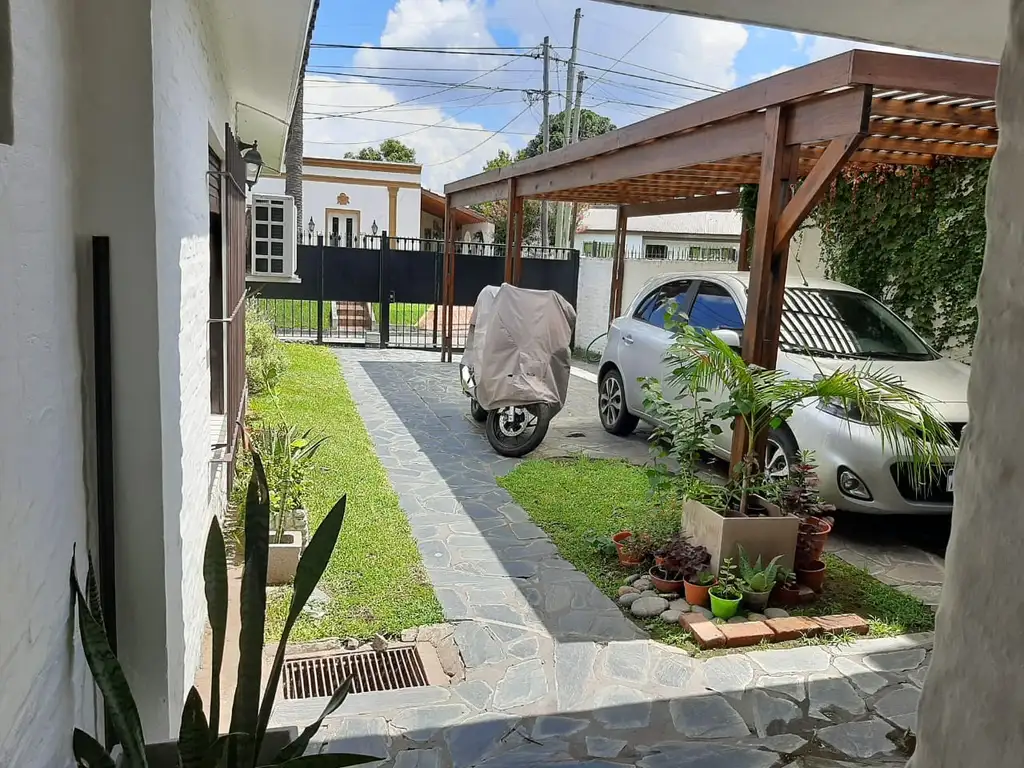 Excelente casa en venta en Pilar Centro, todos los servicios