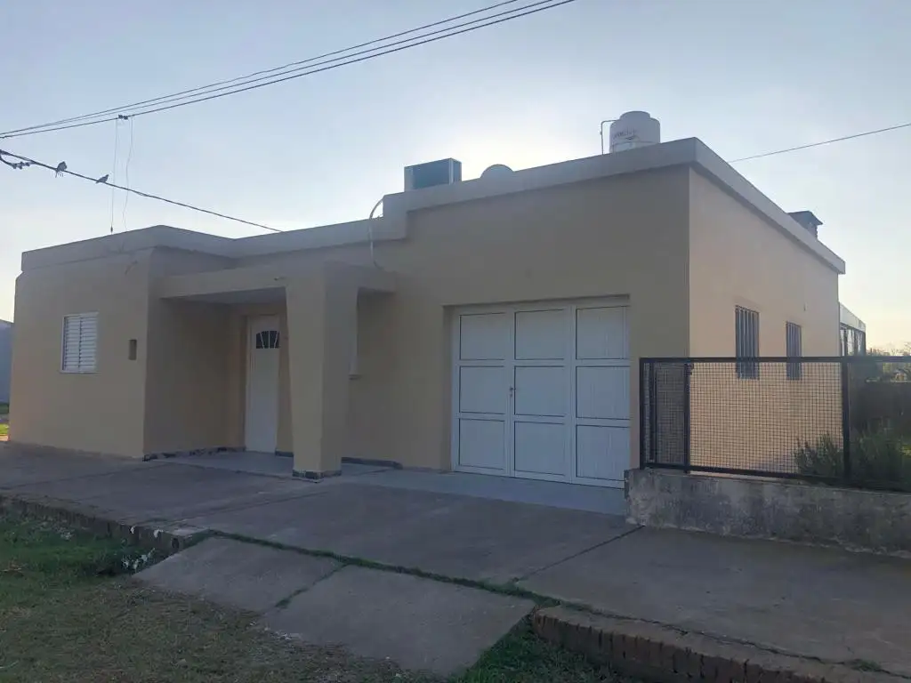 VENTA CASA 2 DORMITORIOS EN VILLA MUGUETA