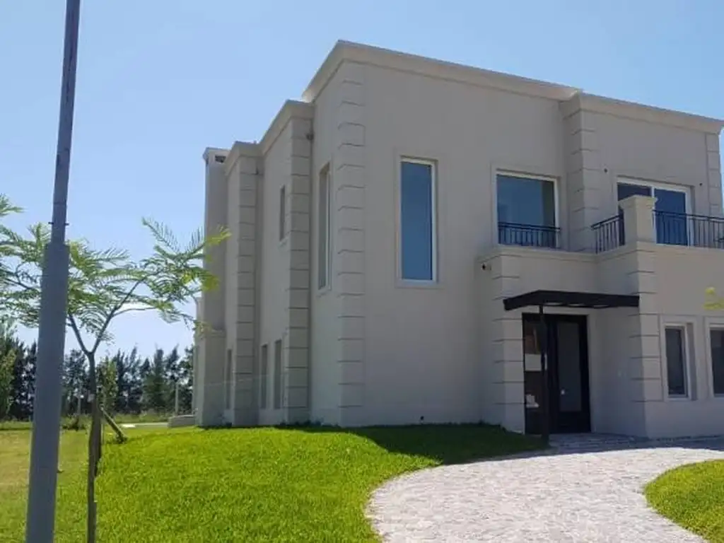 Casa en venta Castaños, a Estrenar  Nordelta.