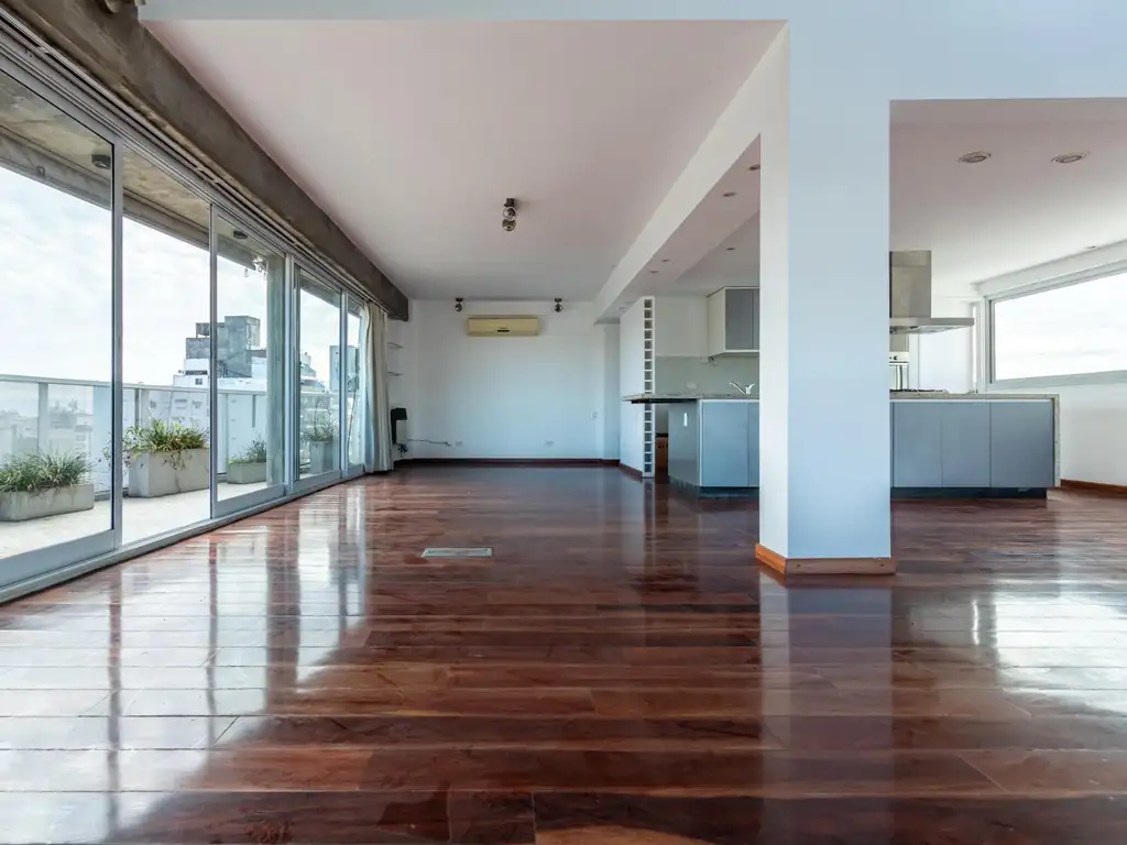 Departamento triplex en venta de 4 dormitorios en el centro de Rosario.