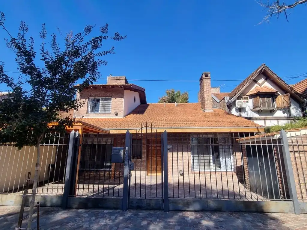 CASA EN MUY LINDA CUADRA c/ SEGURIDAD - BECCAR SUCRE