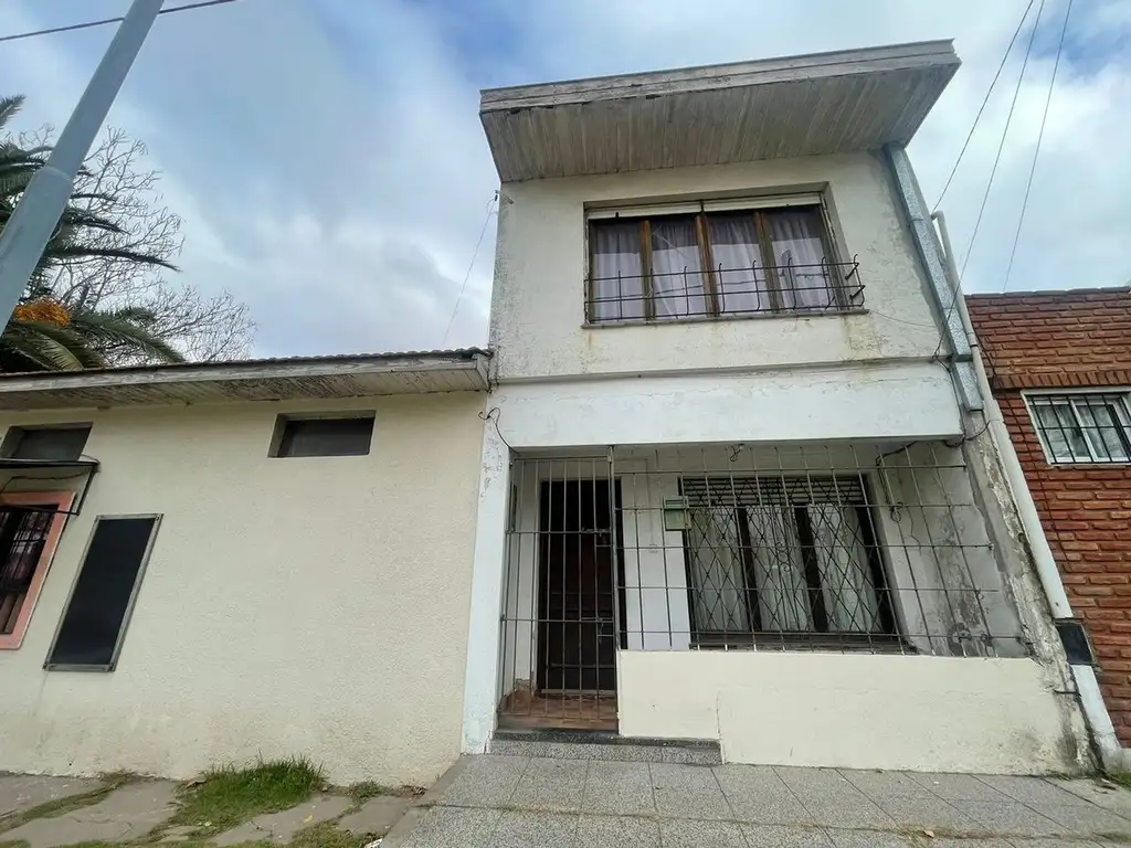 Venta casa 4 ambientes Fortunato de la Plaza