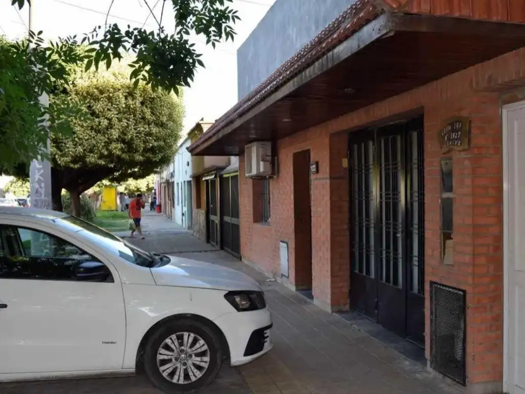 Ph en venta - 5 dormitorios 3 baños - Cochera - 600mts2 - Los Hornos, La Plata