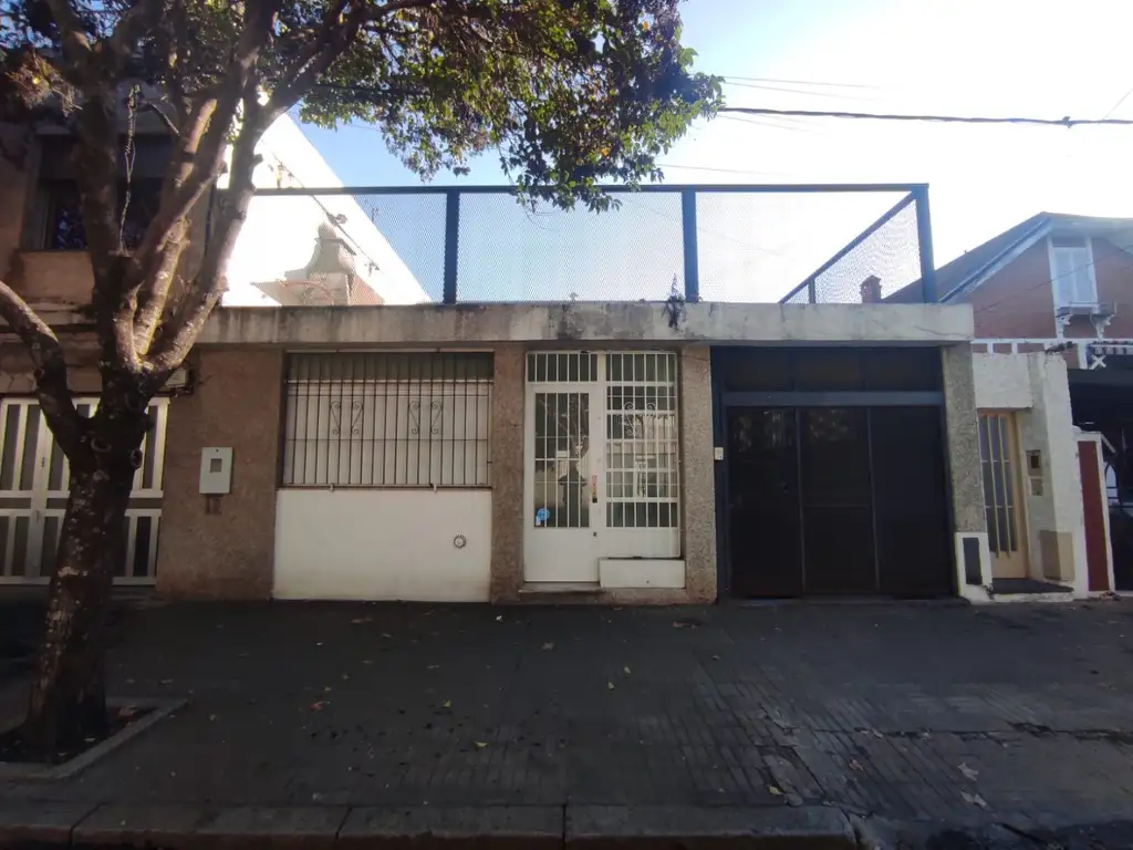 Hermosa casa de 3 dormitorios + 2 consultorios al frente