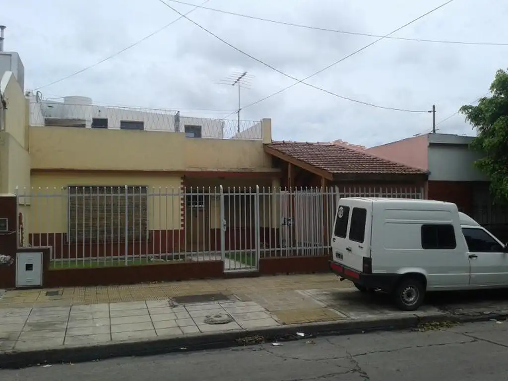 CASA 4amb en lote 220m2 Villa Bosch