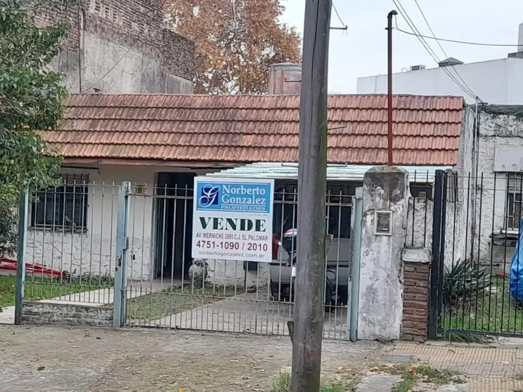 EN VENTA CASA EN CASEROS SOBRE LOTE PROPIO DE 265M2 FICHA 9840