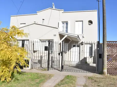 PH en venta - 3 Dormitorios 2 Baños - Cochera - 200Mts2 - Necochea