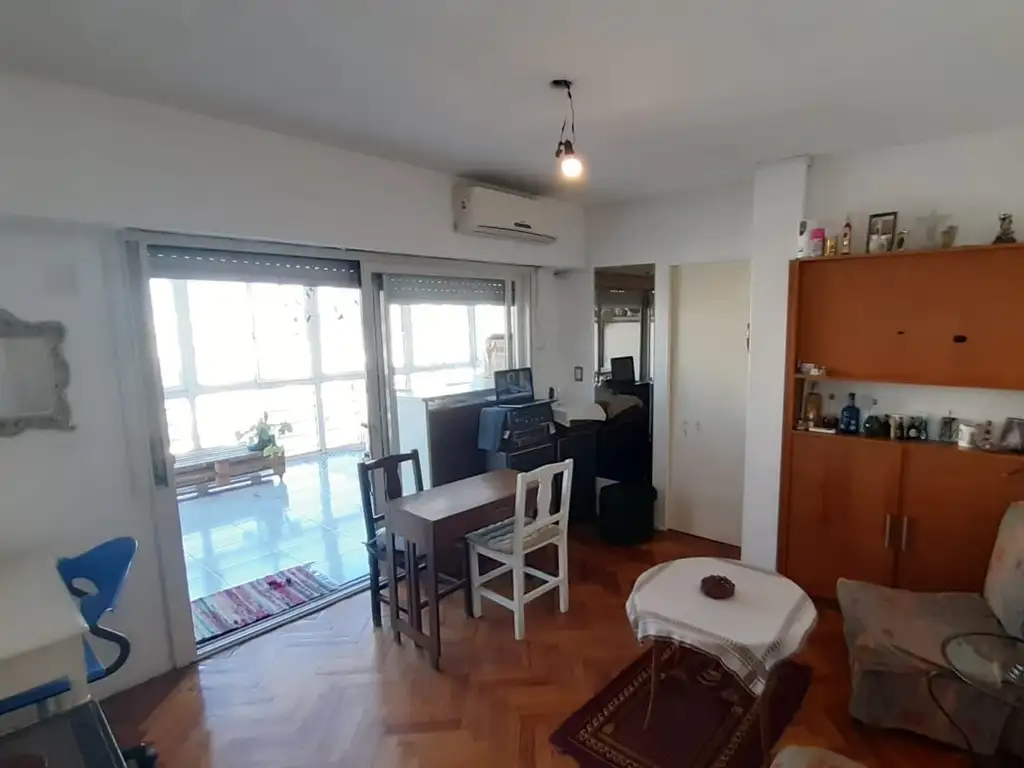 Venta de departamento en caballito de 2 ambientes 63 metros totales.-