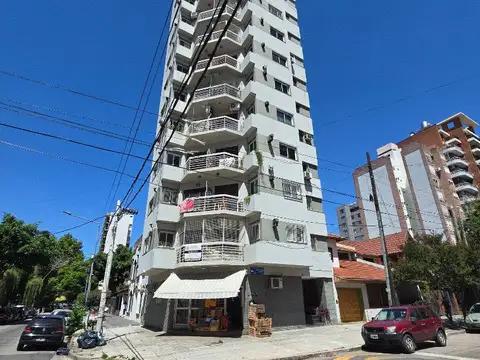 Departamento en Torre 2 amb. con Balcón al frente. *APTO PROFESIONAL* A dos cuadras Lanusita