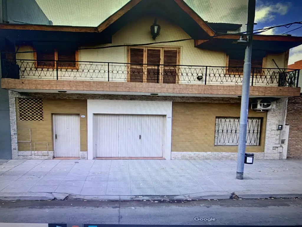 4 PH DE 2 Y 3 AMB EN PLANTA BAJA Y PLANTA ALTA MULTIFAMILIAR SE VENDE TODO JUNTO O DOS PB Y DOS PA