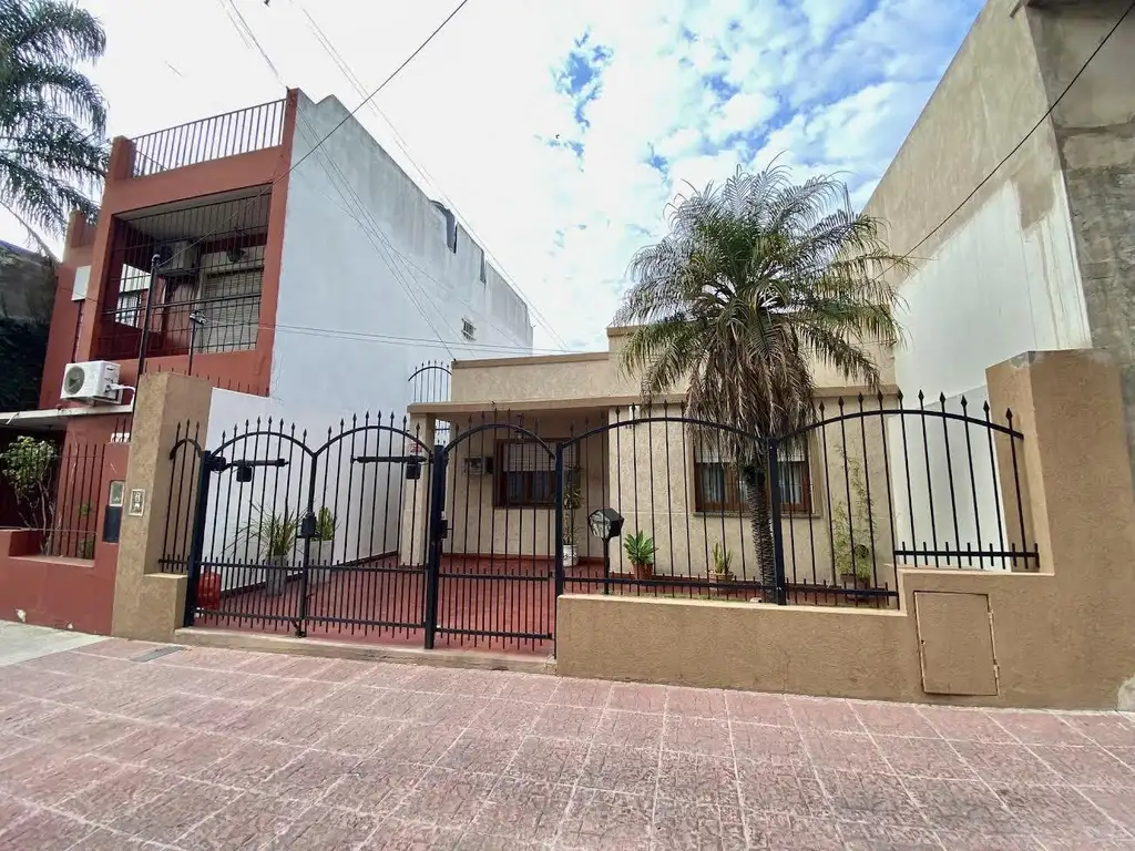 VENTA DE CASA EN RAMOS MEJÍA, 3 AMBIENTES IMPECABLE