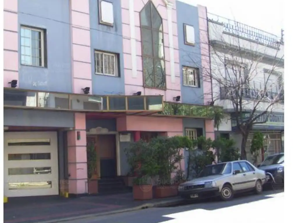 TERRENO  CON EDIFICIO O PARA DESARROLLO  en Velez Sarsfield