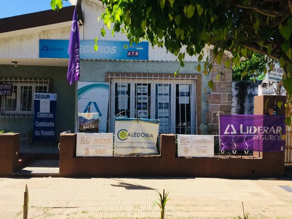 CASA AMERICANA DE 3 AMBIENTES A RECICLAR EN VENTA - VILLA LUZURIAGA