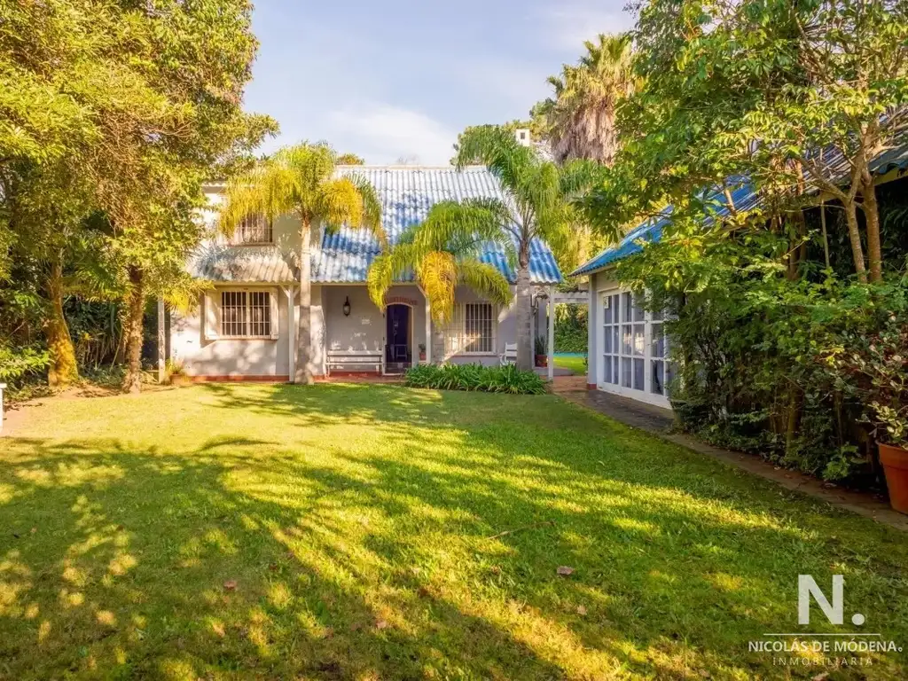 Elegante Residencia de 3 Dormitorios en el Corazón de Punta del Este: Lujo y Comodidad en Cada Rincón