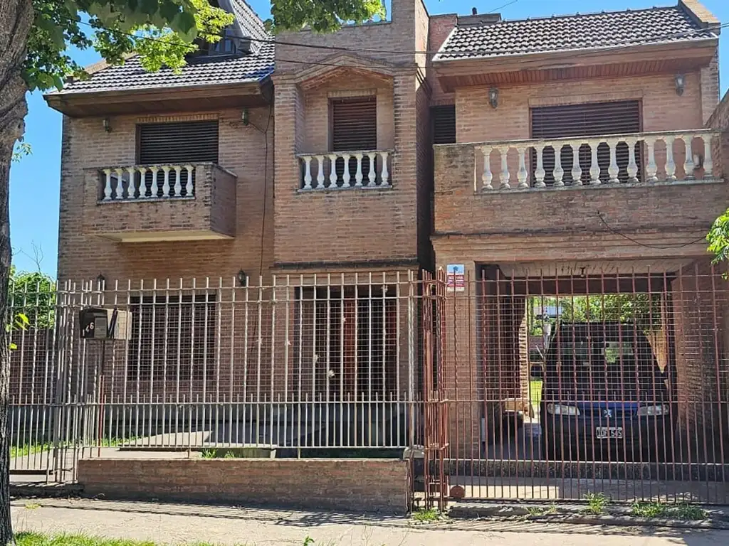 VENTA DE GRAN CHALET CON PARQUE Y PISCINA EN MONTE GRANDE