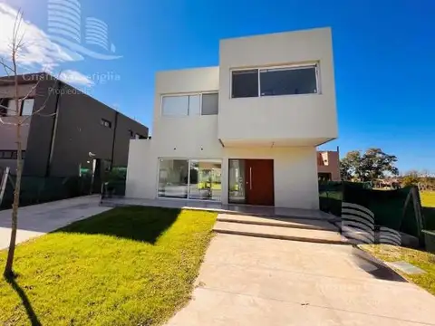 Venta - Casa 4 Ambientes, Jardín, Parrilla - Vila Marina, Villanueva, Tigre