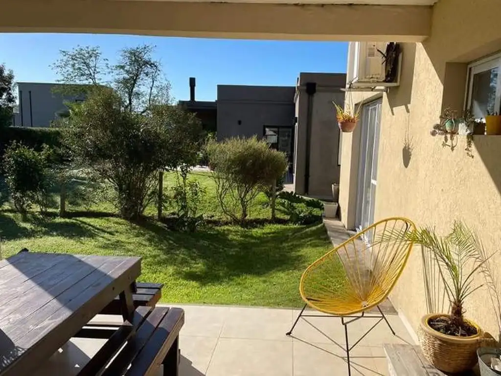 Casa en Barrio Cerrado Los Arces, complejo La Cañada del Pilar