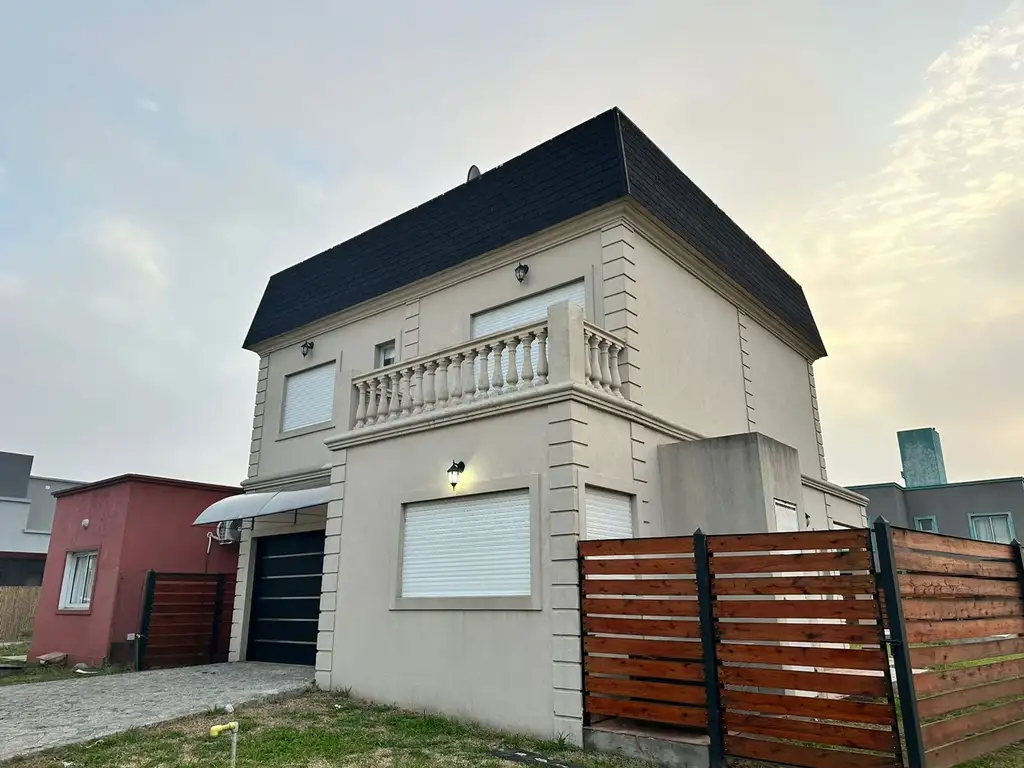 VENTA DE CASA EN BARRIO LAGUNA AZUL EZEIZA