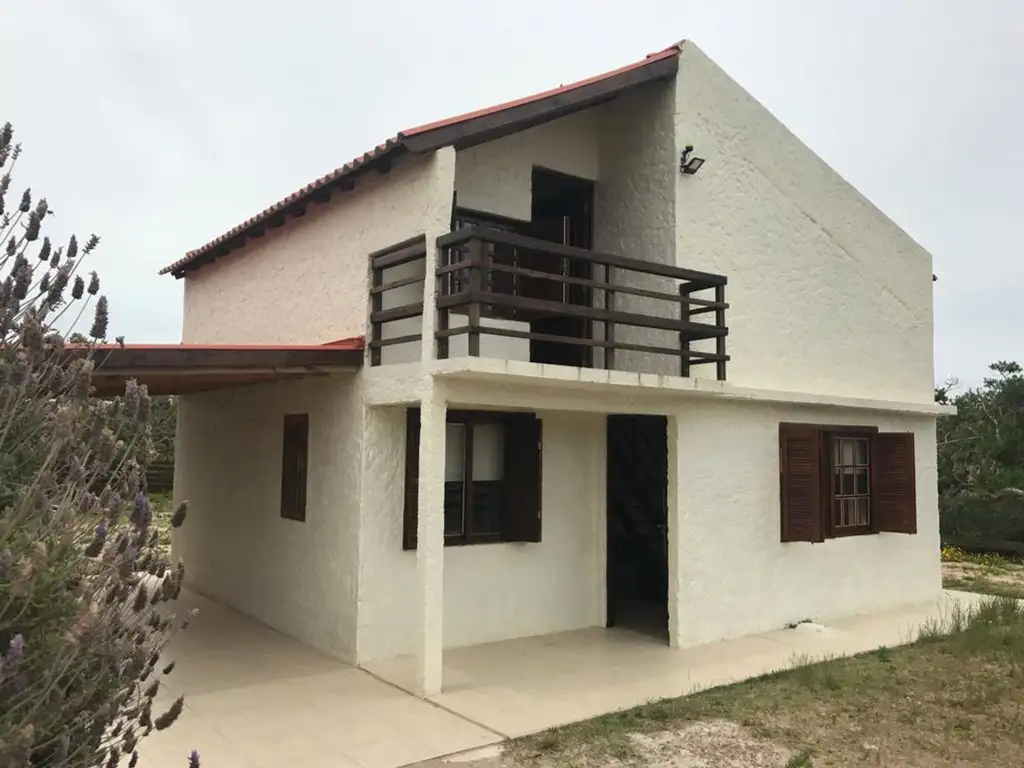 CASA EN VENTA 3 DORMITORIOS EN PUNTA DEL DIABLO