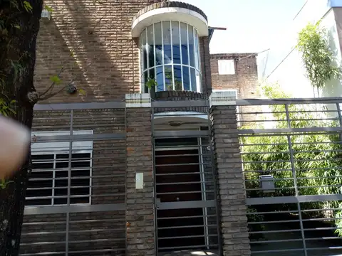 OPORTUNIDAD  HERMOSA CASA MUY LINDO DISEÑO 3 DORM+ESCRIT COCHERA JARDÍN VISTAS VERDES