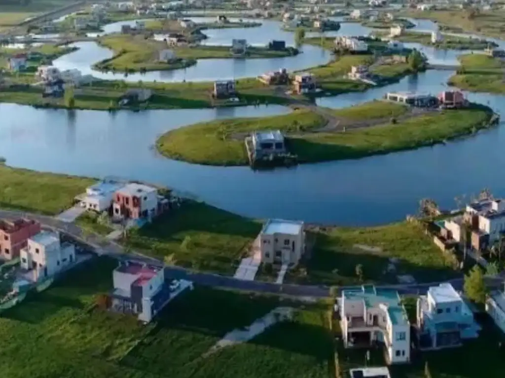 Venta de  lote al agua en Cantón Norte, Escobar