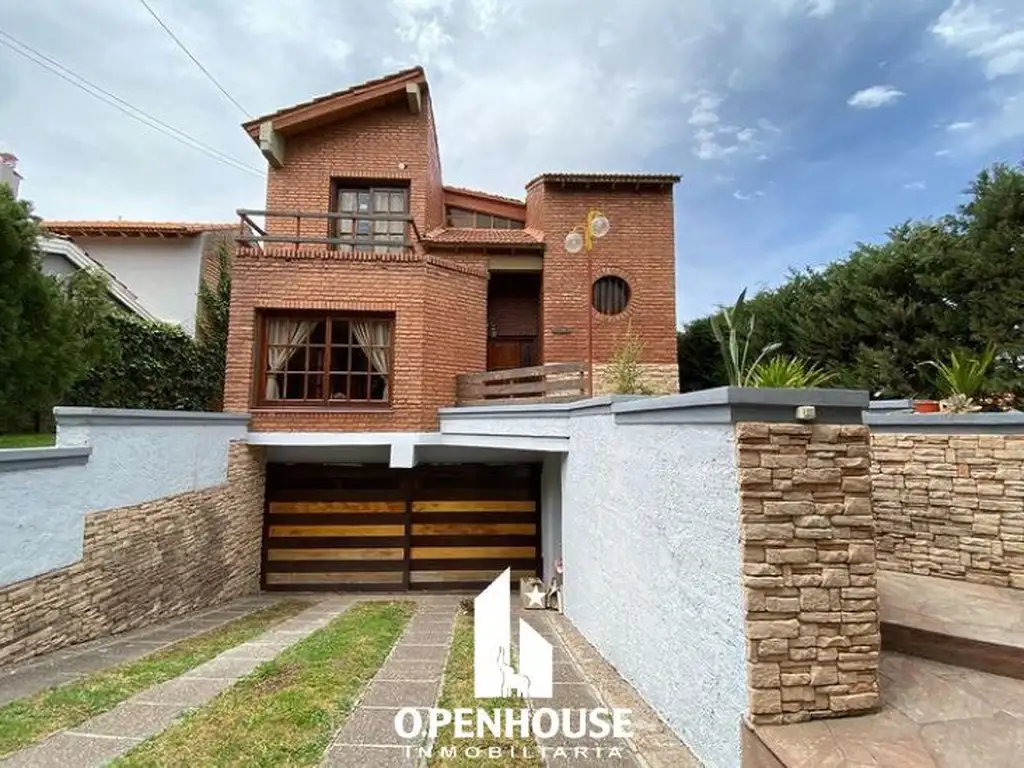 OPENHOUSE VENDE HERMOSA PROPIEDAD EN BARRIO PRIVADO DALVIAN