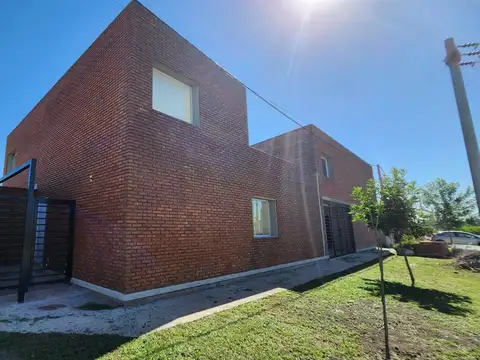 DUPLEX DE GRAN CALIDAD A LA VENTA EN IBARLUCEA