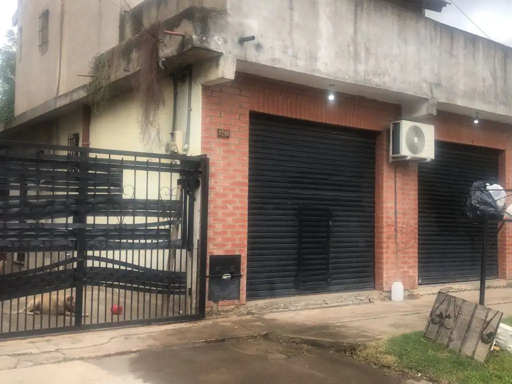 Casa tipo duplex,4 ambientes,amplio lote,con local