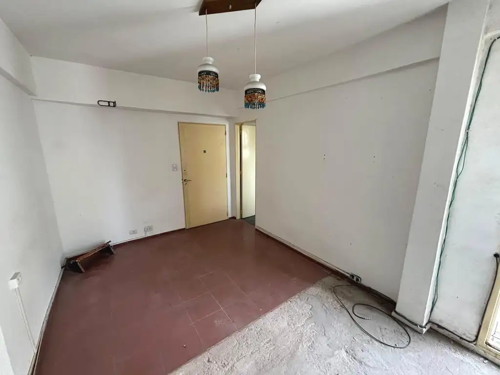 Venta Departamento 1 amb a reciclar en Av Paseo Colon y Av San Juan, San Telmo, CABA