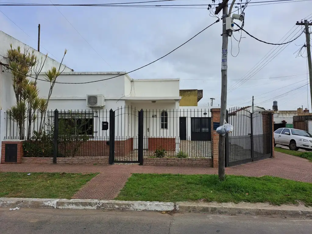 Venta. Casa 3 amb c/ patio cochera.