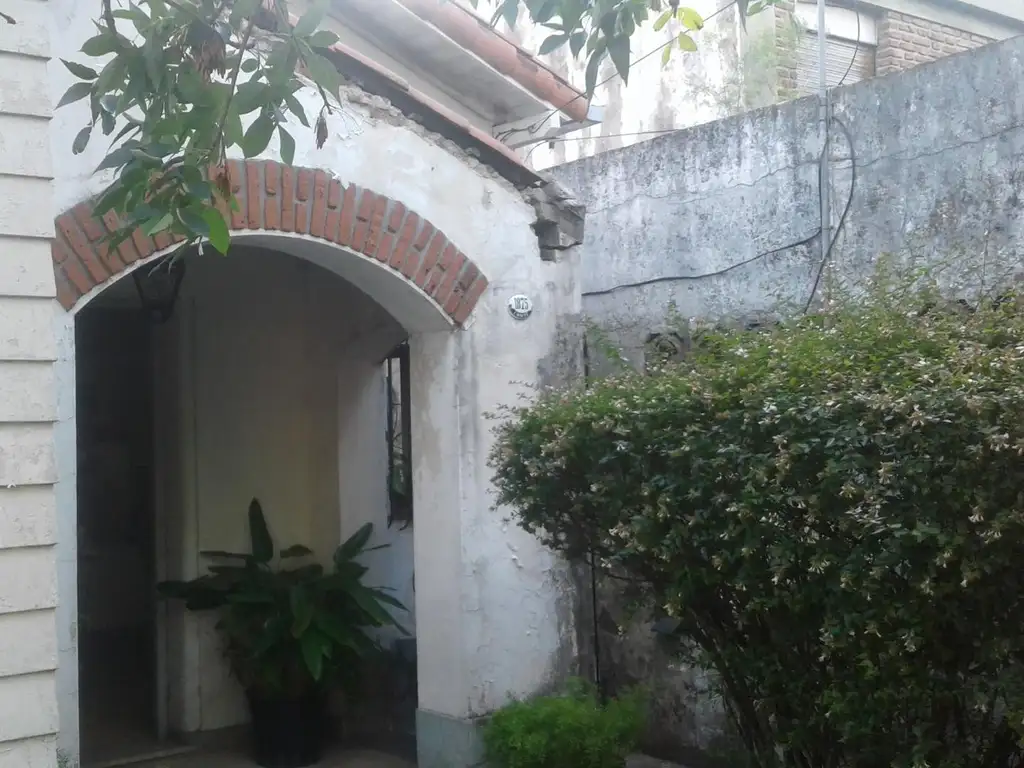 CHALET A DEMOLER O RECICLAR EN SU TOTALIDAD HERMOSO LOTE