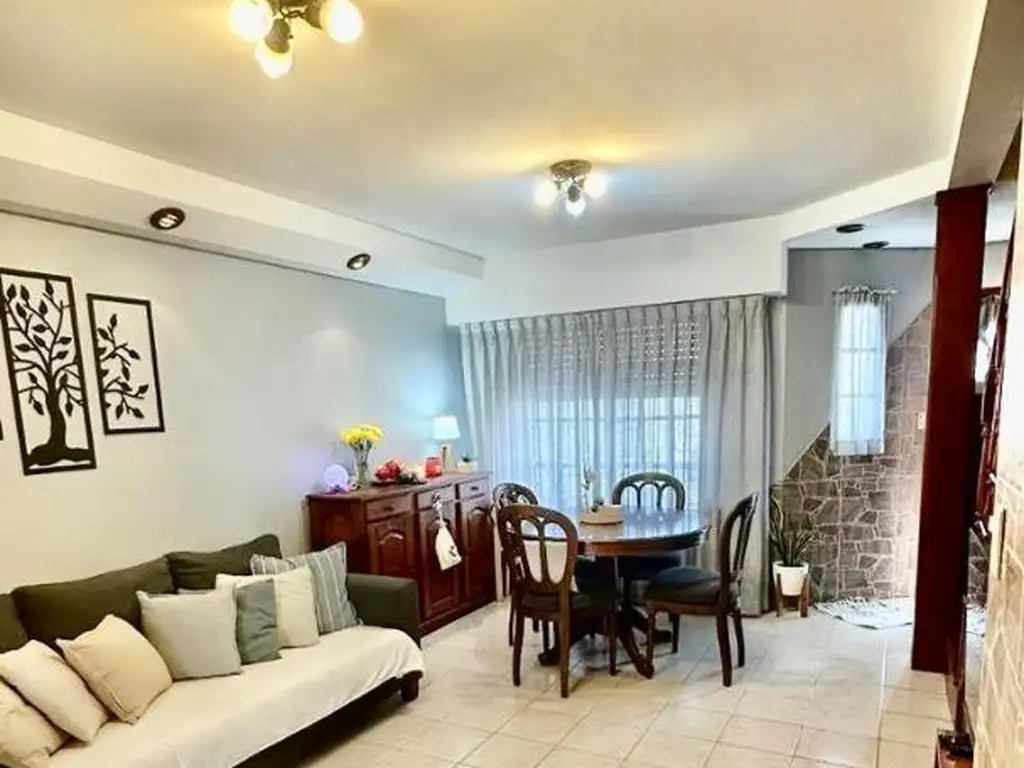 Duplex en venta de 4 ambientes en Villa Luzuriaga