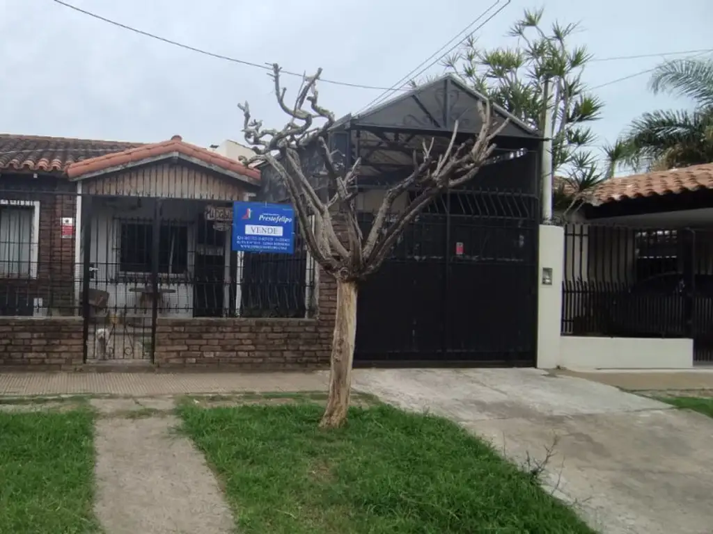 VENTA: CASA DE 4 DORMITORIOS CON ENTRADA DE AUTO - LOMA HERMOSA