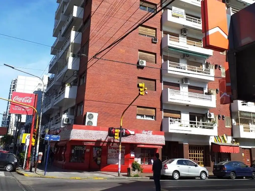 3 AMBIENTES BALCON , SOBRE AV DE MAYO, IMPECABLE UBICACION