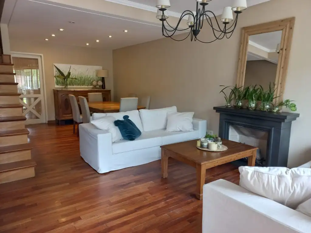 Venta Casa 20 años 3 dormitorios, 1 cochera, 135m2, Ezpeleta 1200