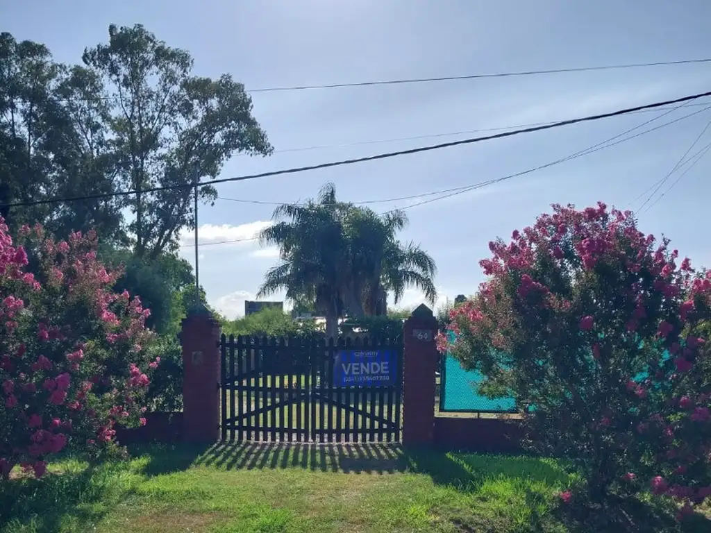 Casa con piscina. Piñero