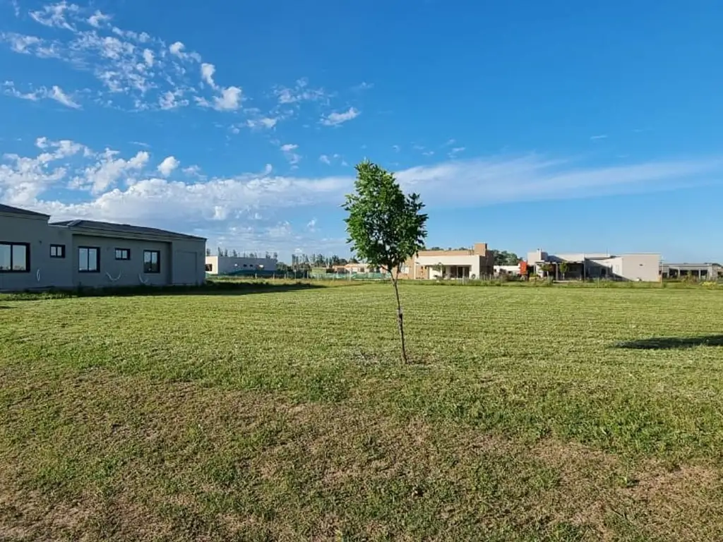 VENTA LOTE BARRIO LOS JUNCOS LUJAN CENTRAL