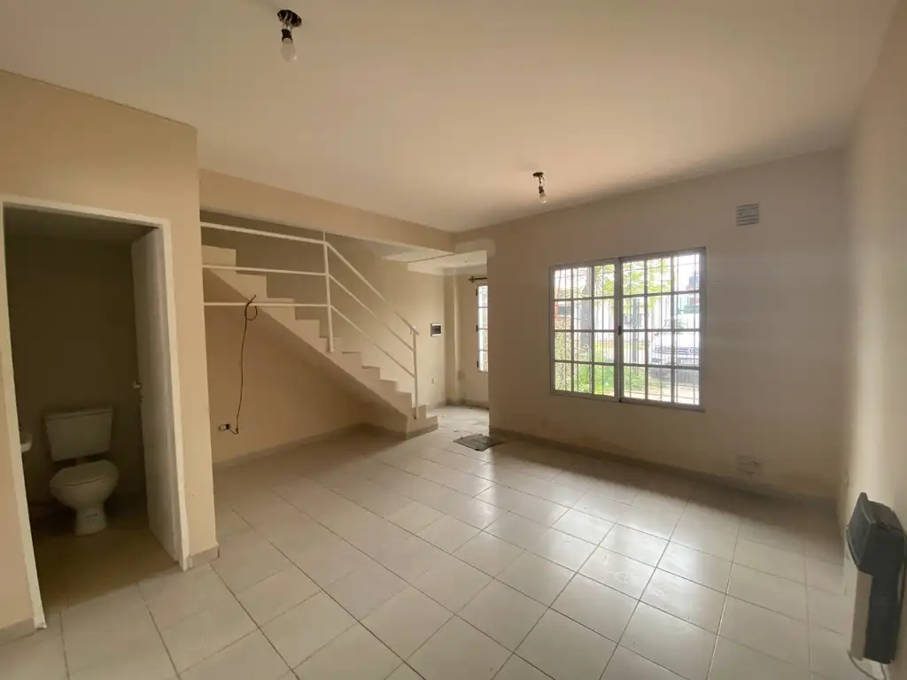 Duplex al frente 3 ambientes con patio y cochera -  Acepta financiación y permuta