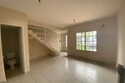 Duplex al frente 3 ambientes con patio y cochera -  Acepta financiación y permuta