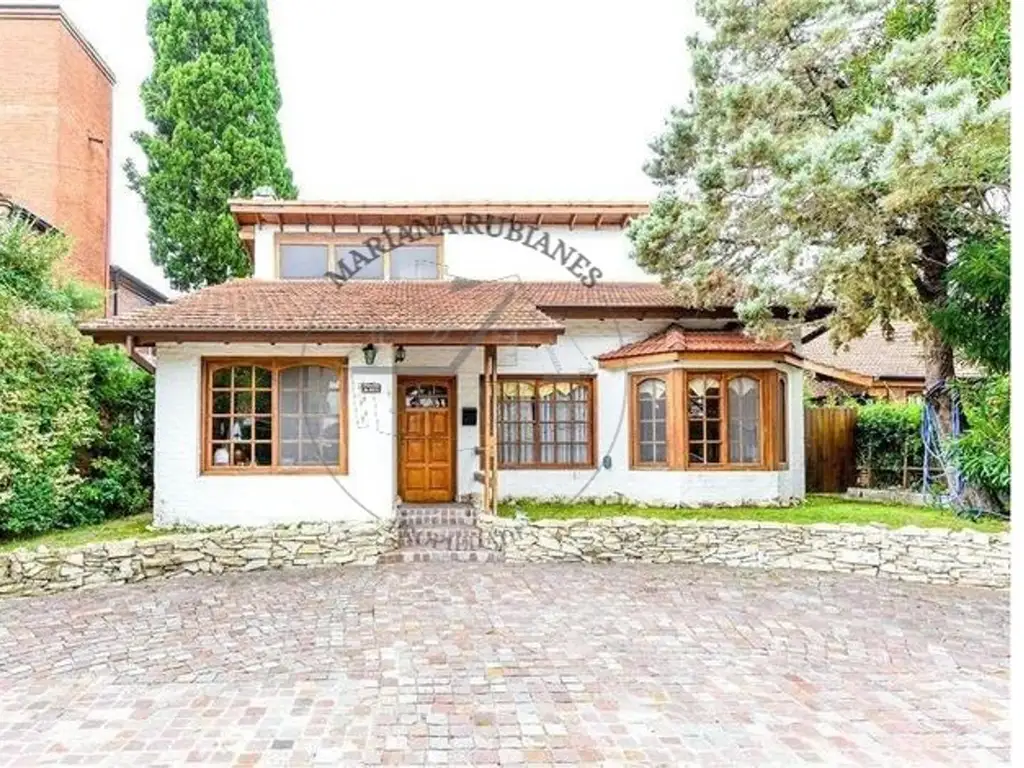 VENTA CASA AMBIENTES - PILETA - LOMA VERDE